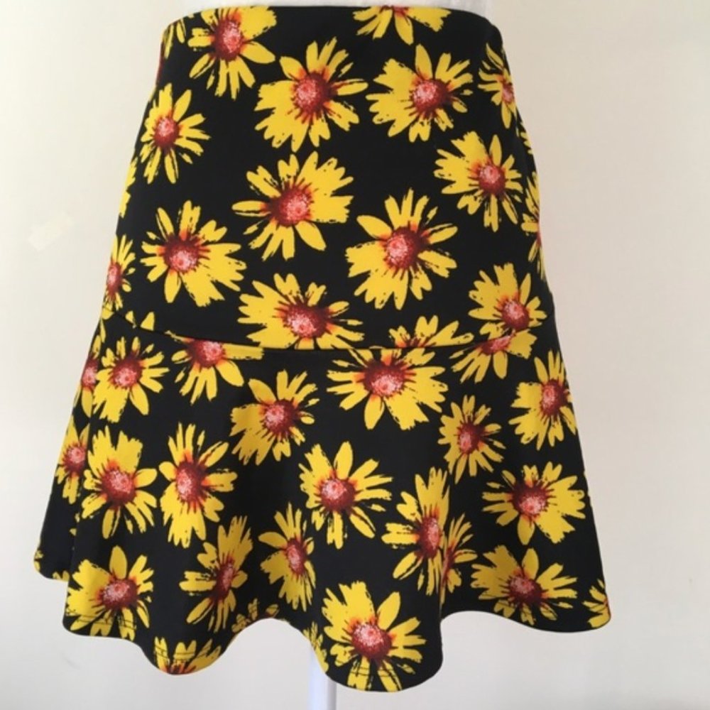 NWOT Sans Souci Flower Circle Mini Skirt S